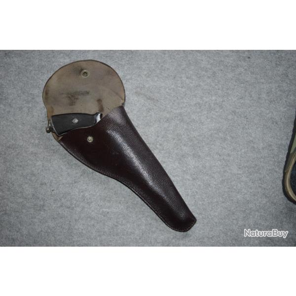 Revolver   broche  grav !