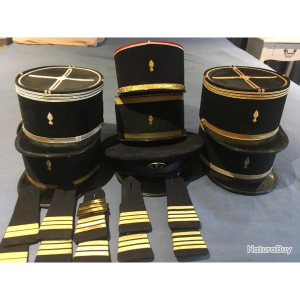 Lot de Kpis, casquette + Epaulettes officier.