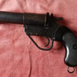 pistolet lance fusées anglais et accessoires