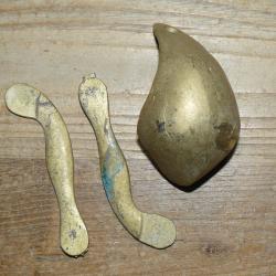 deux contre platine et une calotte de pistolet