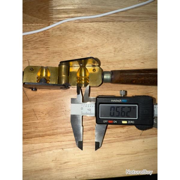 MOULE A BALLE LYMAN  LAITON  BALLE MINIE CALIBRE .562   14.28 MM