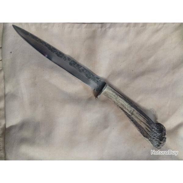Couteau forgé acier carbone XC75, manche en bois de cerf