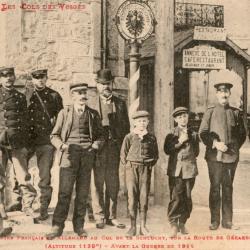 CPA -VOSGES Les cols des Vosges le personnel Douanier Français et Allemand N°1570