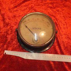 Appareil de mesure de la marine. Bateau l'Emile Bertin Provient du bateau de la marine Française