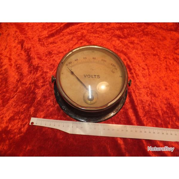 Appareil de mesure de la marine. Bateau l'Emile Bertin Provient du bateau de la marine Franaise