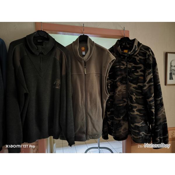 1 polaire, 1 polaire sans manche, 1 pull