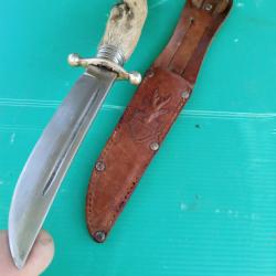 ANCIEN COUTEAU  DE CHASSE  REHWAPPEN SOLINGEN  AVEC SON FOIURREAU CUIR  .
