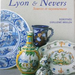 Livre Histoire de la faïence française - Lyon et Nevers, sources et rayonnement