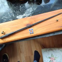 baïonnette française MAS 36 Sur socle en bois, la baïonnette detachable du support en bois.