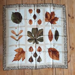 Carré de soie authentique Lancel neuf dans sa pochette d'origine