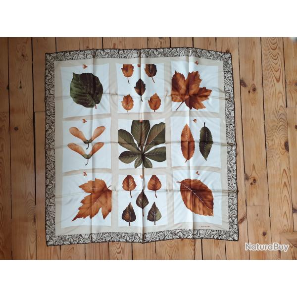 Carr de soie authentique Lancel neuf dans sa pochette d'origine