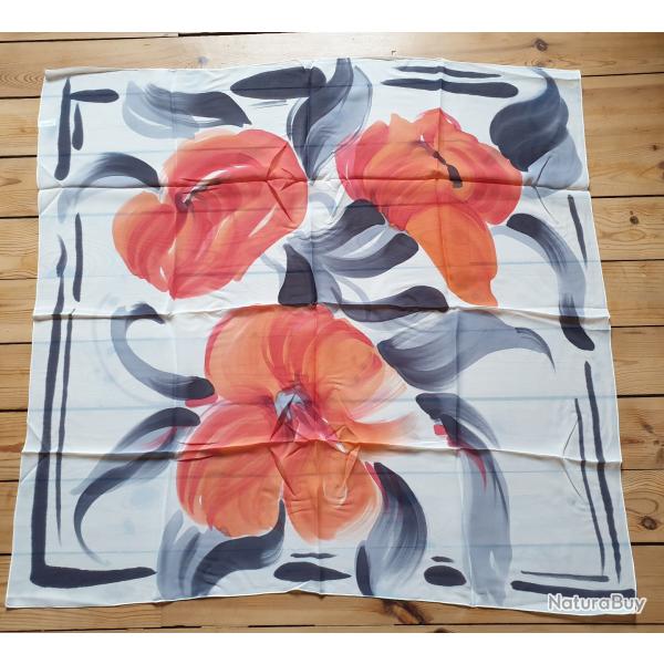 Carré de mousseline de soie Christian Martin signé neuf dans sa pochette d'origine peint à la main