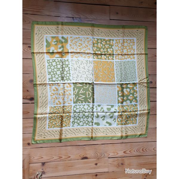 Carré de soie Christian Martin neuf dans sa pochette d'origine