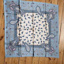 Carré de mousseline de soie Christian Martin neuf dans sa pochette d'origine