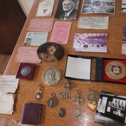 LOT DE MEDAILLE ET DE PAPIERS D UN ANCIEN DE LA 2 éme DB