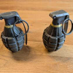 Lot de deux fausses grenades MK2