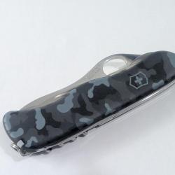 Victorinox RARE - Forester M - Lame dentelée 1 main - Tire-bouchon - Navy Camo