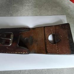 Vend Gousset pour baïonnette de Pionnier  suisse