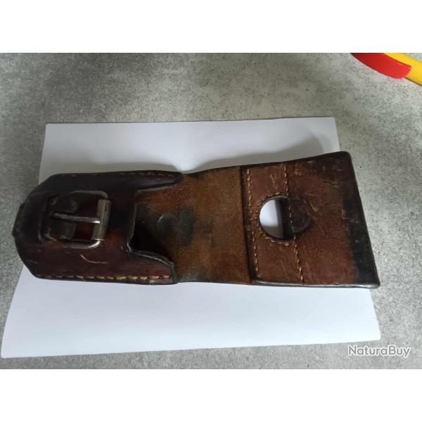 Vend Gousset pour baonnette de Pionnier  suisse