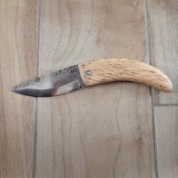 Couteau pliant forgé acier carbone deux clous en bois de bouleau marbré