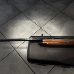 Fusil semi auto Benelli  Pasion cal 12/76. Très belles gravures, très beaux bois, dans sa mallette .