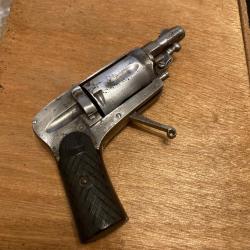 Revolver Hammerless de poche 6mm Velodog