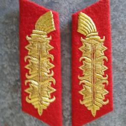 PAIRE DE PATTES DE COL DE MARECHAL