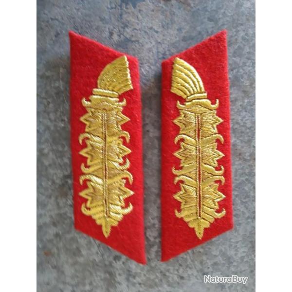 PAIRE DE PATTES DE COL DE MARECHAL