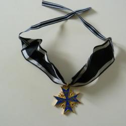 TRES BELLE REPRODUCTION DE LA MEDAILLE "POUR LE MERITE" MODELE DORE