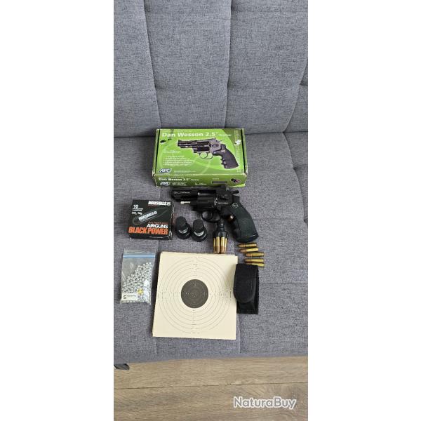 VENDS REVOLVER DAN WESSON  2.5"Trs bon tat  avec accessoires
