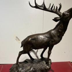 Bronze cervid&eacute; au brame
