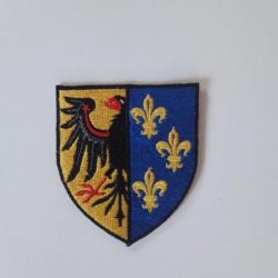 INSIGNE EN TISSU "33 EME DIVISION " MODELE EN COULEUR