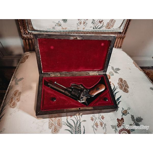 Petit rvolver 7 mm  broche en coffret poque Napolon III
