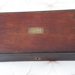 BEAU PETIT COFFRET EN BOIS POUR ARME ANCIENNE