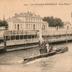CPA - Marine de Guerre - LA PALLICE - ROCHELLE - Sous - Marin " La Loutre " N°1576
