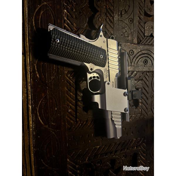Support point rouge pour tout pistolet type  carcasse 1911.vendu sans l'arme.