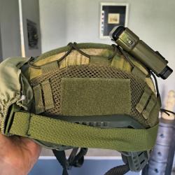 Gilet airsoft et casque avec lunettes de protection, gants