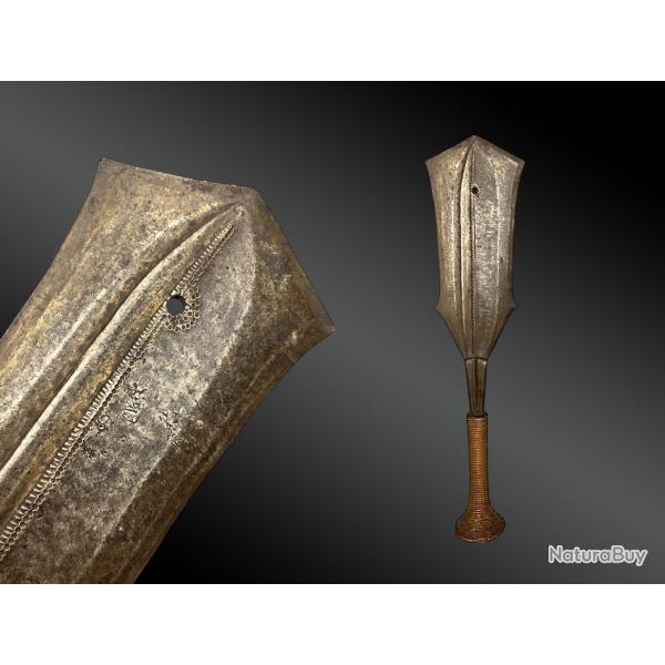 Couteau droit YAKOMA - GBODO Culture Ngbandi - Rpublique Dmocratique du Congo