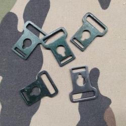 Une (1) fermeture de rechange pour boite de transport APX 806 FRF1