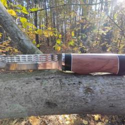 Couteau avec manche en bois et étui de protection