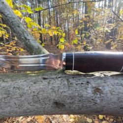 Couteau de chasse en cristal avec manche en bois foncé