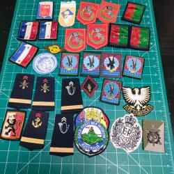 LOT DE 30 ECUSSONS TISSUS US ARMY, FRANCE, PARACHUTISTES....