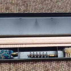 nécéssaire de nettoyage calibre 16  ( baguette bois + 3 brosses)