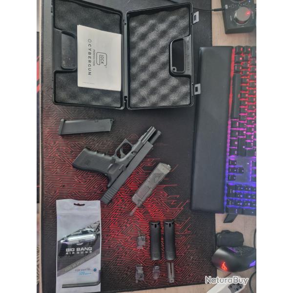 Pistolet Glock G17 4.5mm Gbb full metal 1.7J + bbs + mallette + capsules + speedloader