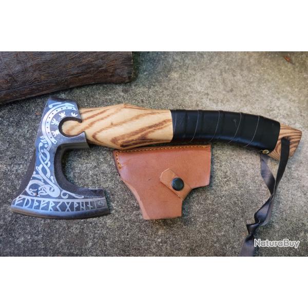 Hache de Viking Ragnar Lothbrok Lame Acier Carbone 1055 Symboles Manche Bois Etui Cuir Artisanale AA