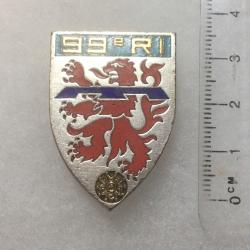 FRANCE INFANTERIE - Insigne   99° R.I. Régiment d?Infanterie écu argenté plat dos guilloché Drago