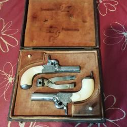 JOLIE PAIRE DE PISTOLETS  AUX ALENTOURS DE 1850