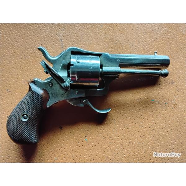 Petit revolver à broche.