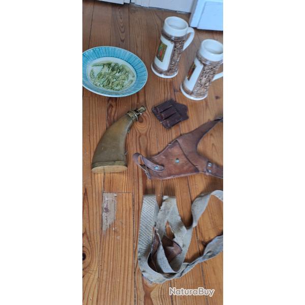 Lot divers legion chasse poire a poudre holster assiette 24/18