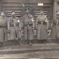 CPA -un groupe Soldat Allemand - Infirmier guerre14/18 N°1584